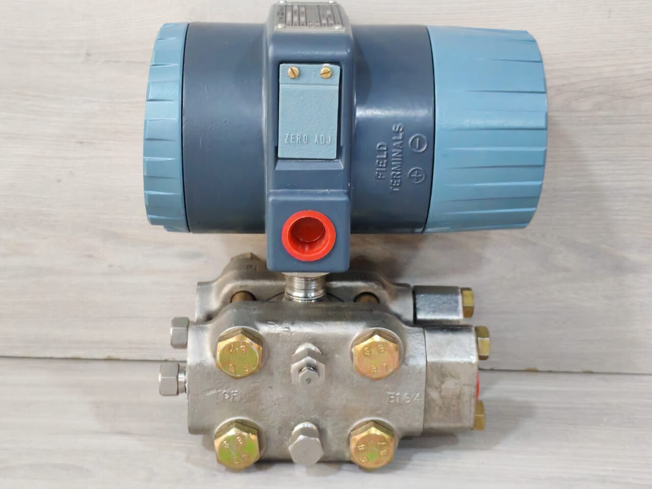 Foxboro 823DP-I3M1MM2-A Foxboro 823DP-I3M1MM2-A Electronic Pressure Transmitter 12.5-65 VDC 5