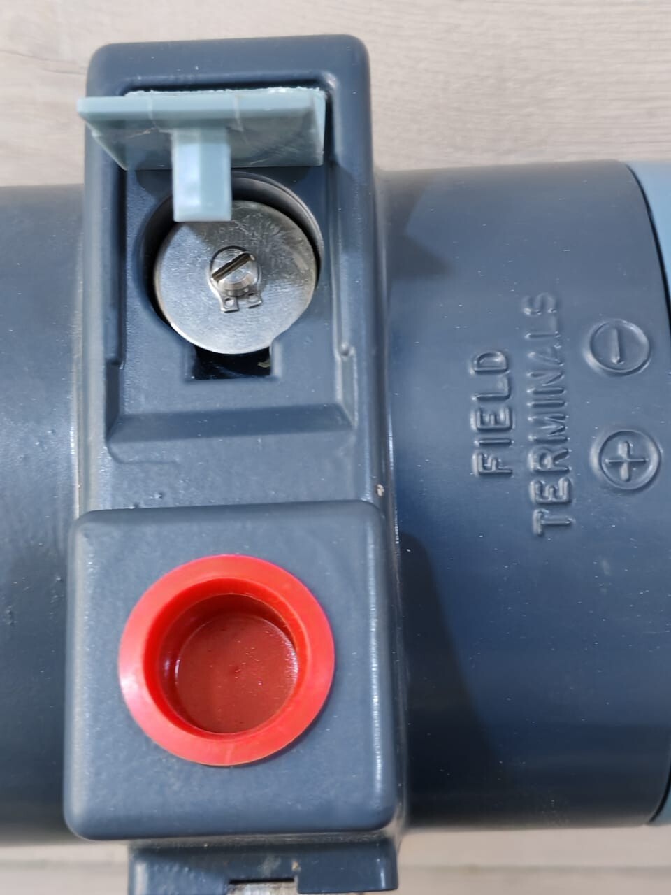 Foxboro 823DP-I3M1MM2-A Foxboro 823DP-I3M1MM2-A Electronic Pressure Transmitter 12.5-65 VDC 10
