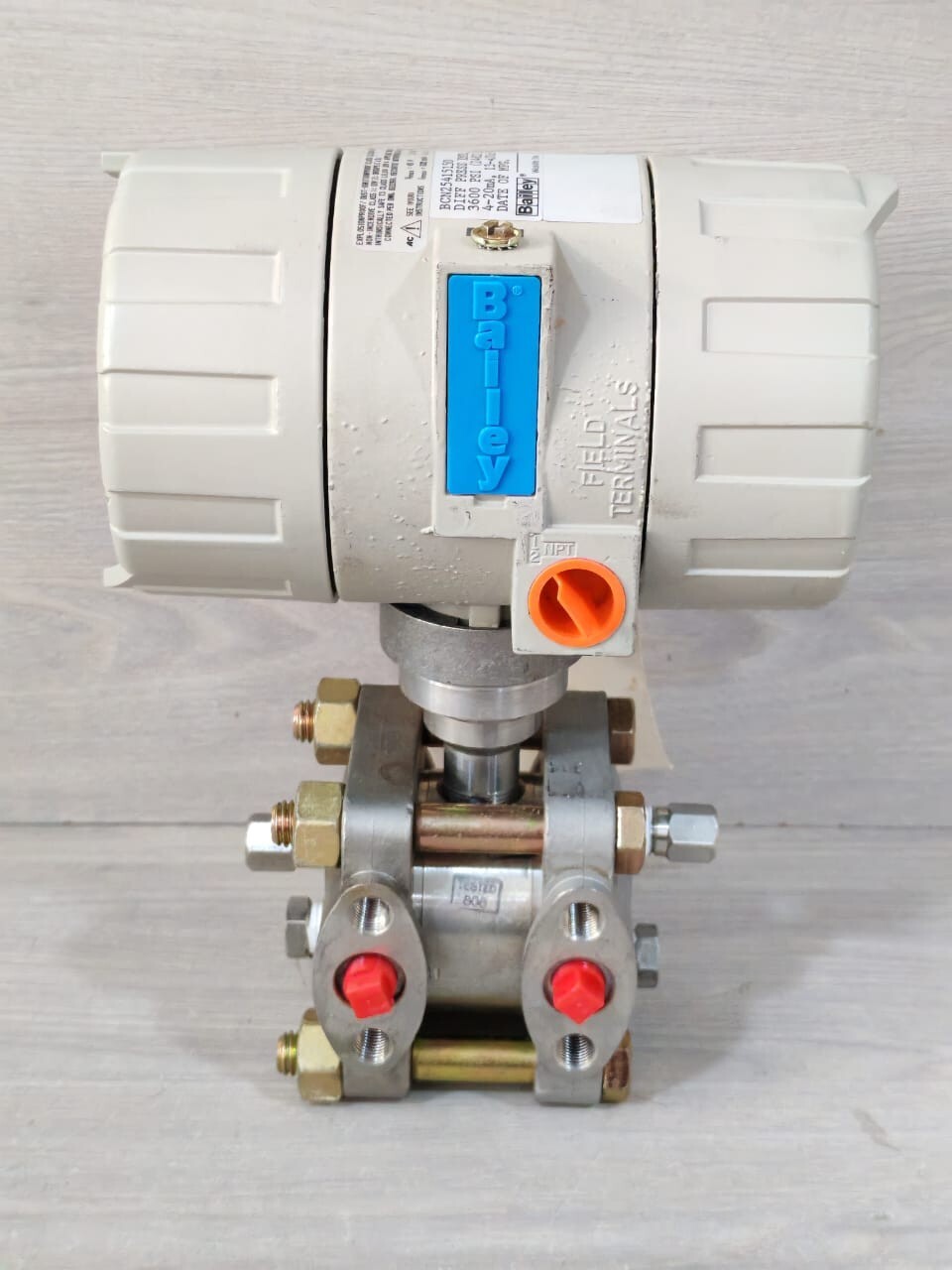 BAILEY BC XDUCER-11/93 BAILEY BCN25415150 BC XDUCER-11/93 PRESSURE TRAMITTER- W/ FILTHY BOX 3