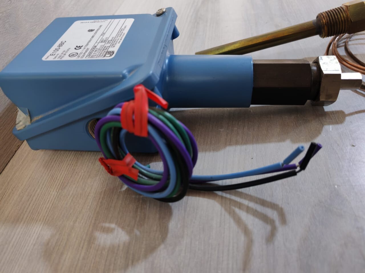 UNITED ELECTRIC E100-8BC ed Electric E100-8BC Temperature Switch: 350-640° F 4