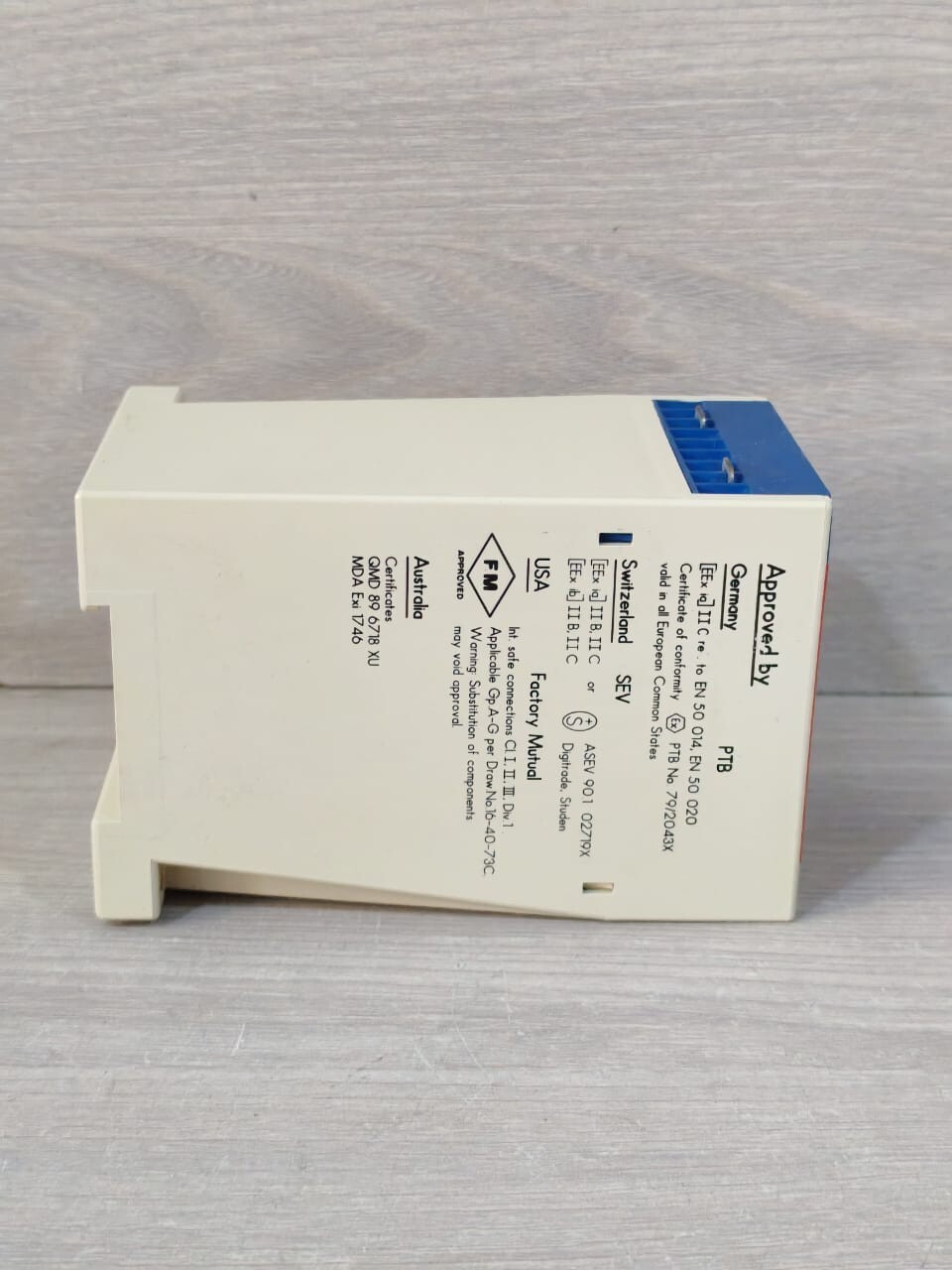 Pepperl + Fuchs WE77/EX-2 PEPPERL + FUCHS WE77/EX-2 P/N 01543 SWITCH AMPLIFIER 230VAC 8