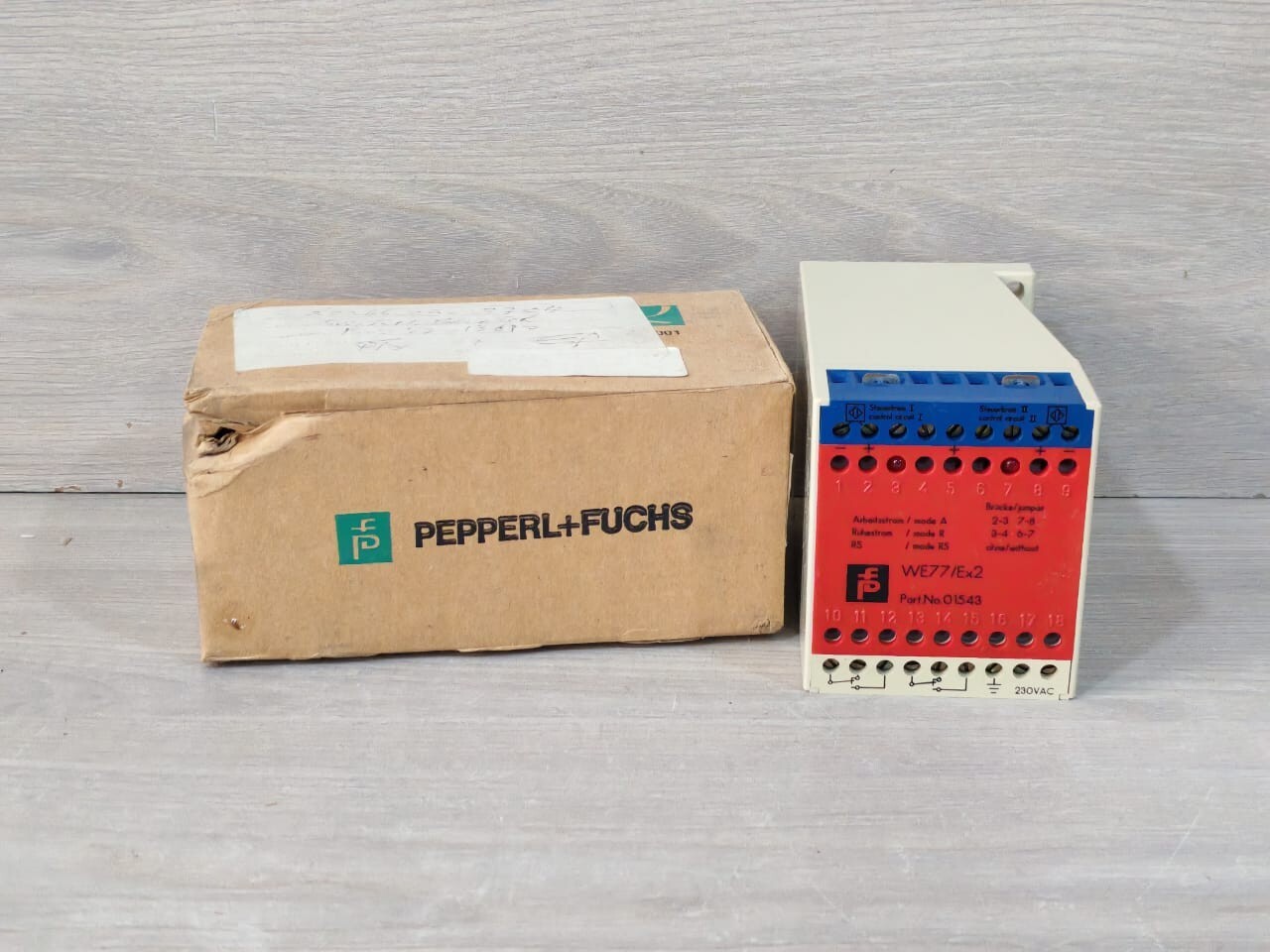 PEPPERL + FUCHS WE77/EX-2 P/N 01543 SWITCH AMPLIFIER 230VAC