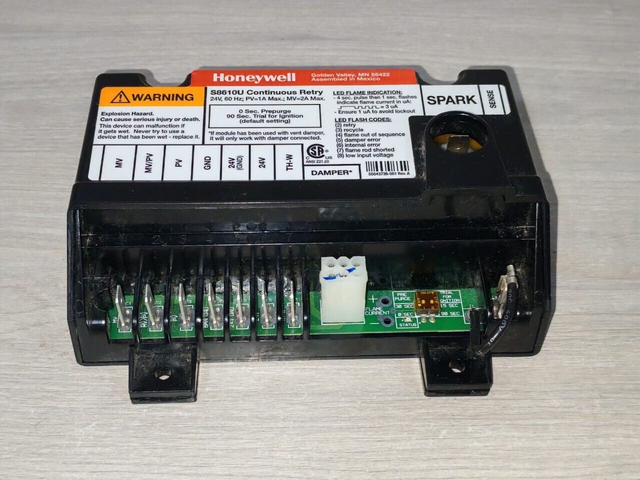 Honeywell S8610U HONEYWELL S8610U UNIVERSAL INTERMITTENT PILOT IGNITION MODULE 8