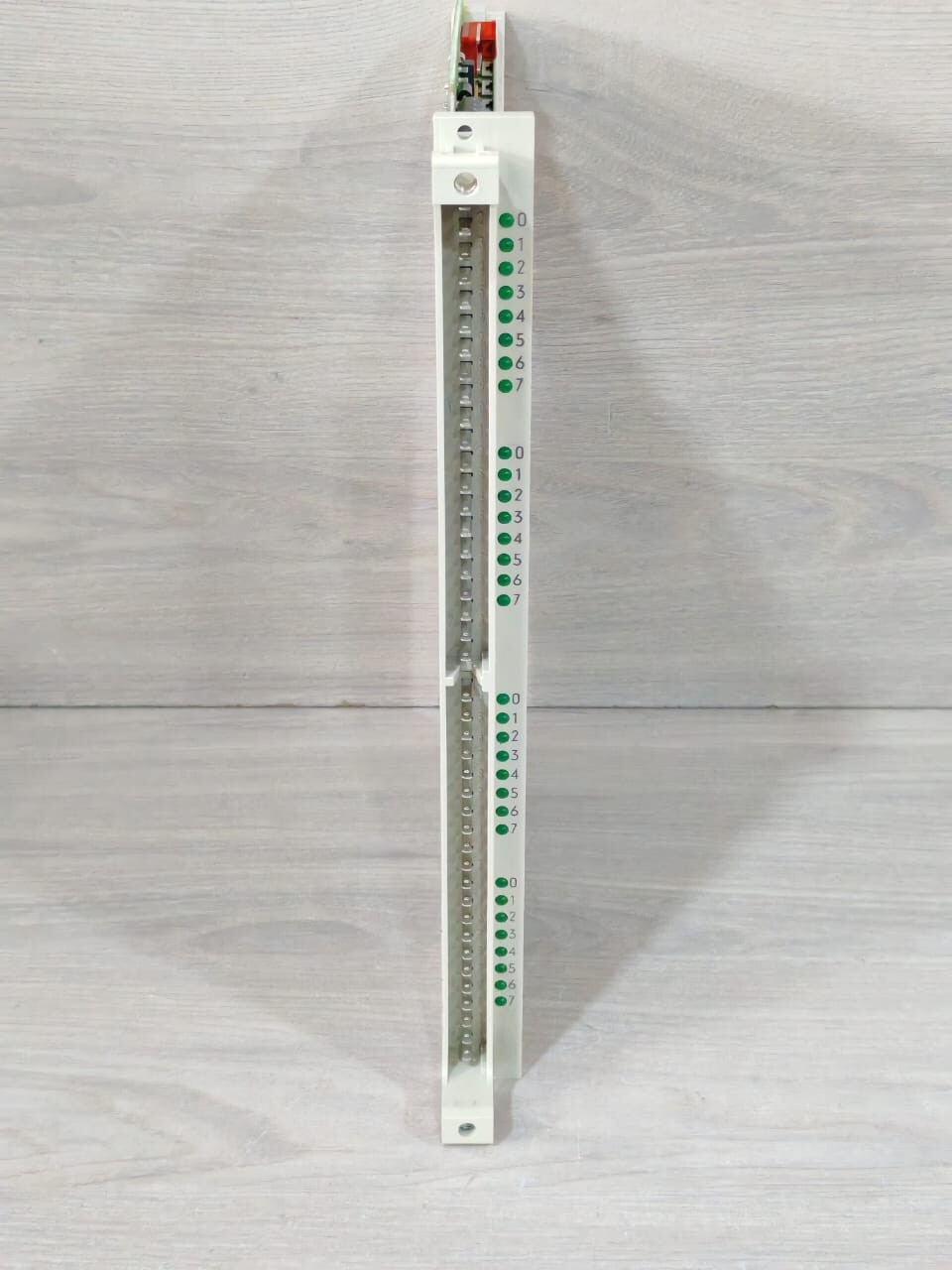 Siemens 6ES5445-3AA12 SIEMENS SIMATICS 6ES5445-3AA12 V.1 / C79040-A92-C310-03-85 DIGITAL OUTPUT MODULE 3