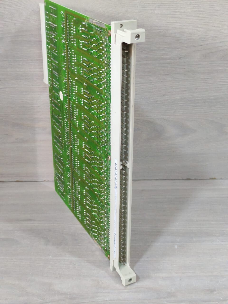 Siemens 6ES5445-3AA12 SIEMENS SIMATICS 6ES5445-3AA12 V.1 / C79040-A92-C310-03-85 DIGITAL OUTPUT MODULE 4