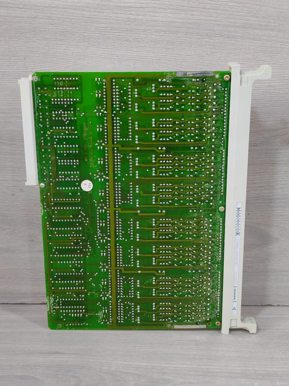 Siemens 6ES5445-3AA12 SIEMENS SIMATICS 6ES5445-3AA12 V.1 / C79040-A92-C310-03-85 DIGITAL OUTPUT MODULE 7
