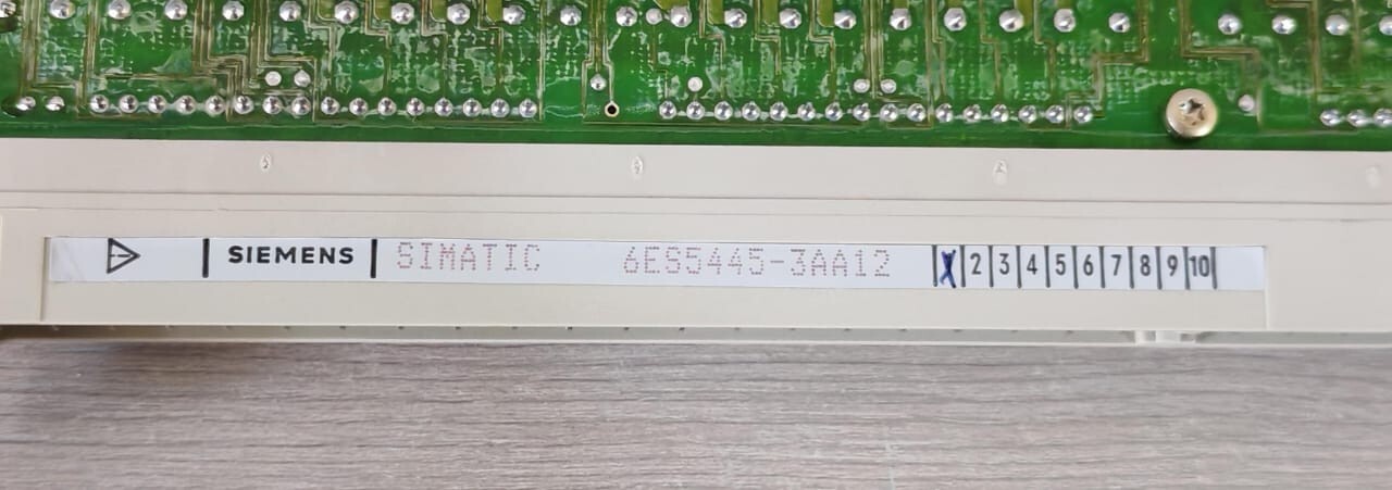 Siemens 6ES5445-3AA12 SIEMENS SIMATICS 6ES5445-3AA12 V.1 / C79040-A92-C310-03-85 DIGITAL OUTPUT MODULE 8