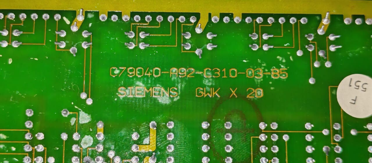 Siemens 6ES5445-3AA12 SIEMENS SIMATICS 6ES5445-3AA12 V.1 / C79040-A92-C310-03-85 DIGITAL OUTPUT MODULE 9