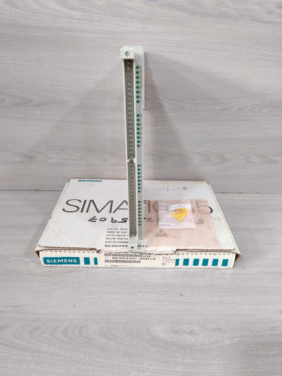 SIEMENS SIMATICS 6ES5445-3AA12 V.1 / C79040-A92-C310-03-85 DIGITAL OUTPUT MODULE