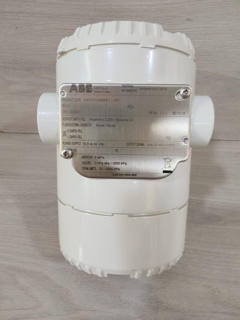 ABB MD-10 ABB 266GST UKBNB1-L1B7 PRESSURE TRANSMITTERS 2600T SERIES MD: 10.18 7