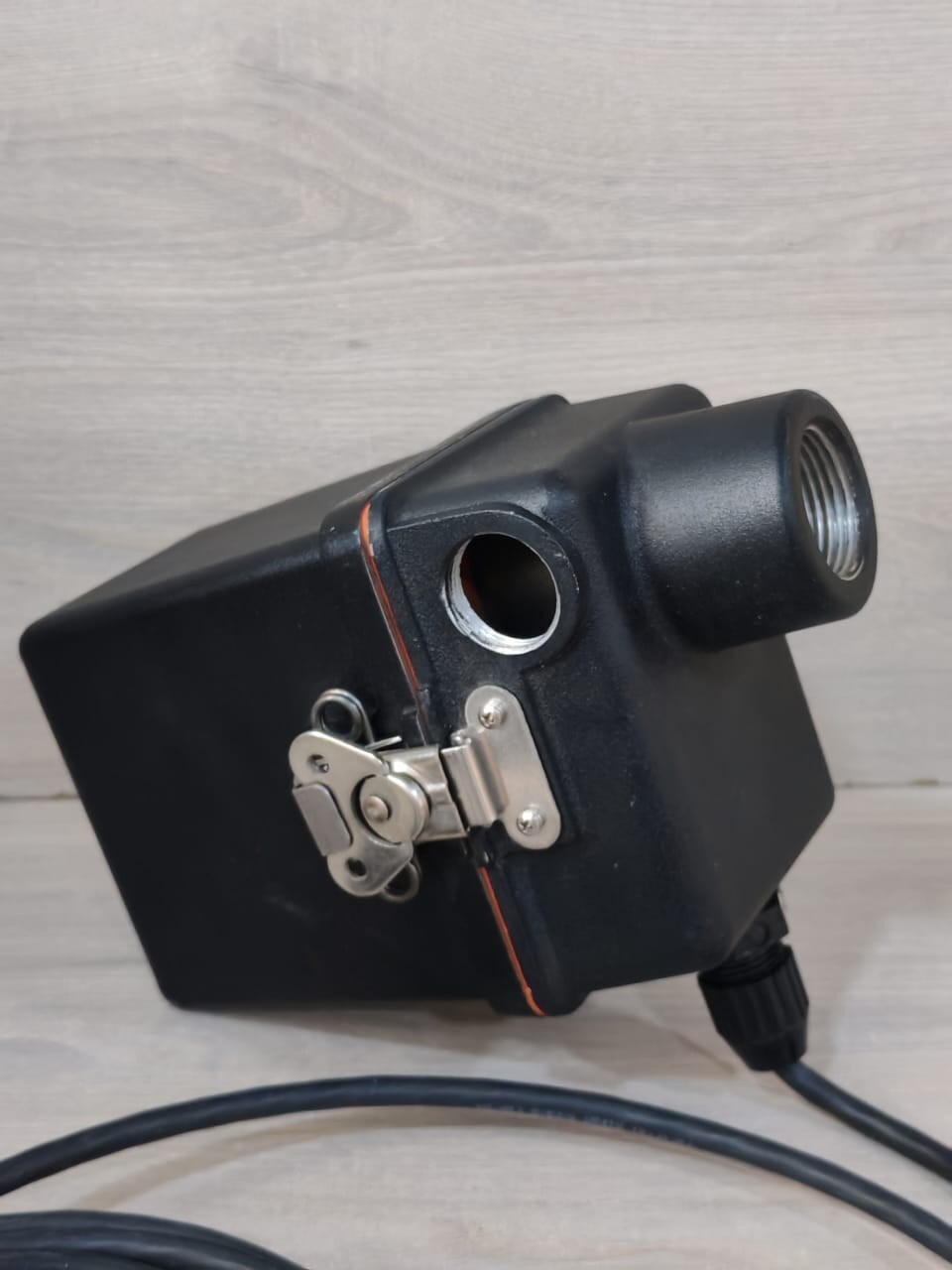 Fireye 65UV5-1000E FIREYE 65UV5-1000E UNITIZED FLAME SCANNER 24VDC 3