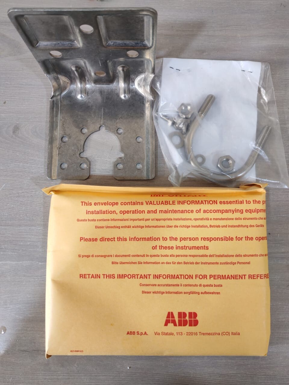 ABB MD-02 ABB 266GSHUKBNA1 E6B7M5C1C6H3 PRESSURE TRANSMITTER 2600T HW.REV 0.1.2 MD: 02.16 2