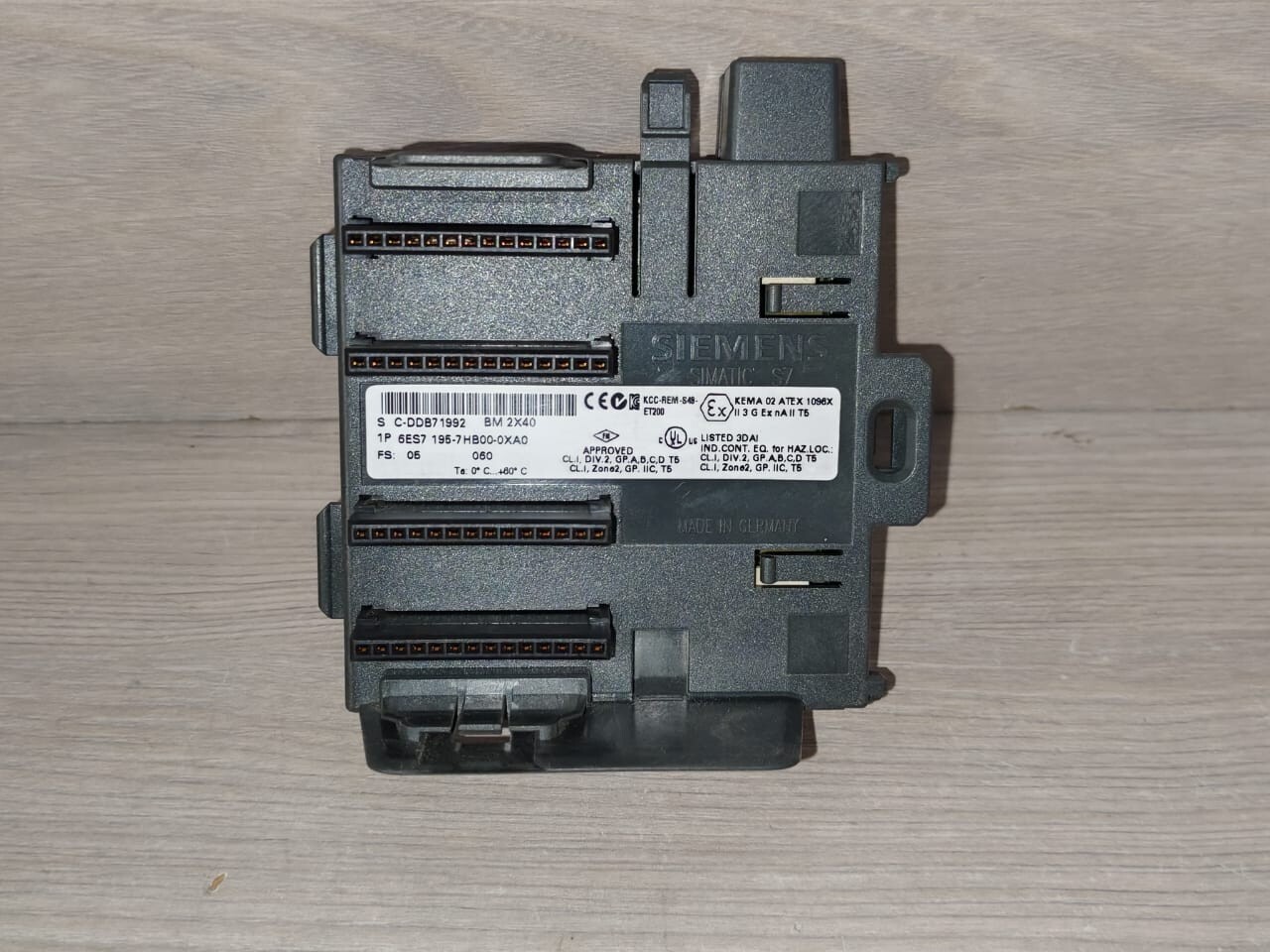 Siemens 195-7HB00-0XA0 SIEMENS 6ES7 195-7HB00-0XA0 SIMATIC S7 BUS MODULE 2