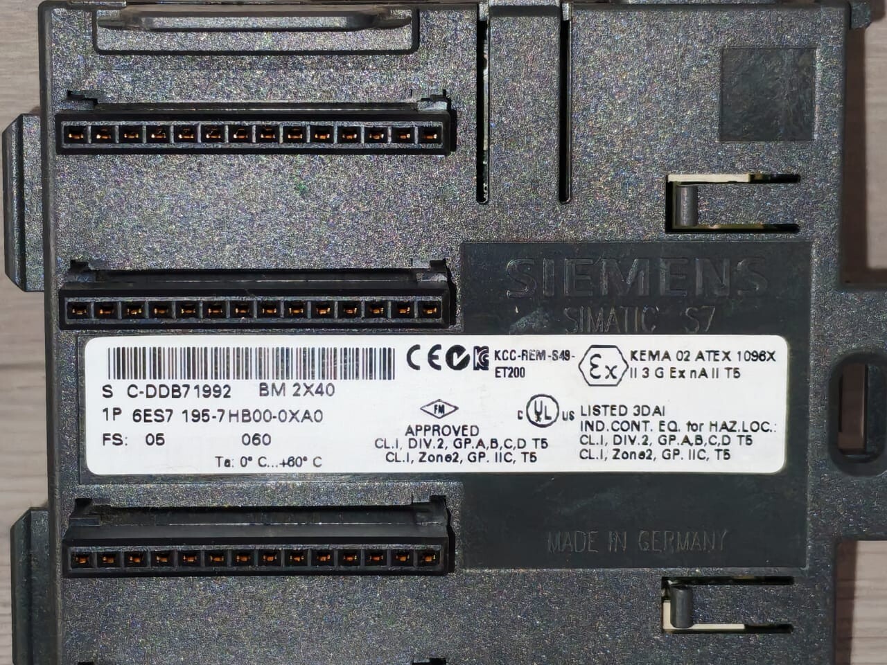 Siemens 195-7HB00-0XA0 SIEMENS 6ES7 195-7HB00-0XA0 SIMATIC S7 BUS MODULE 3