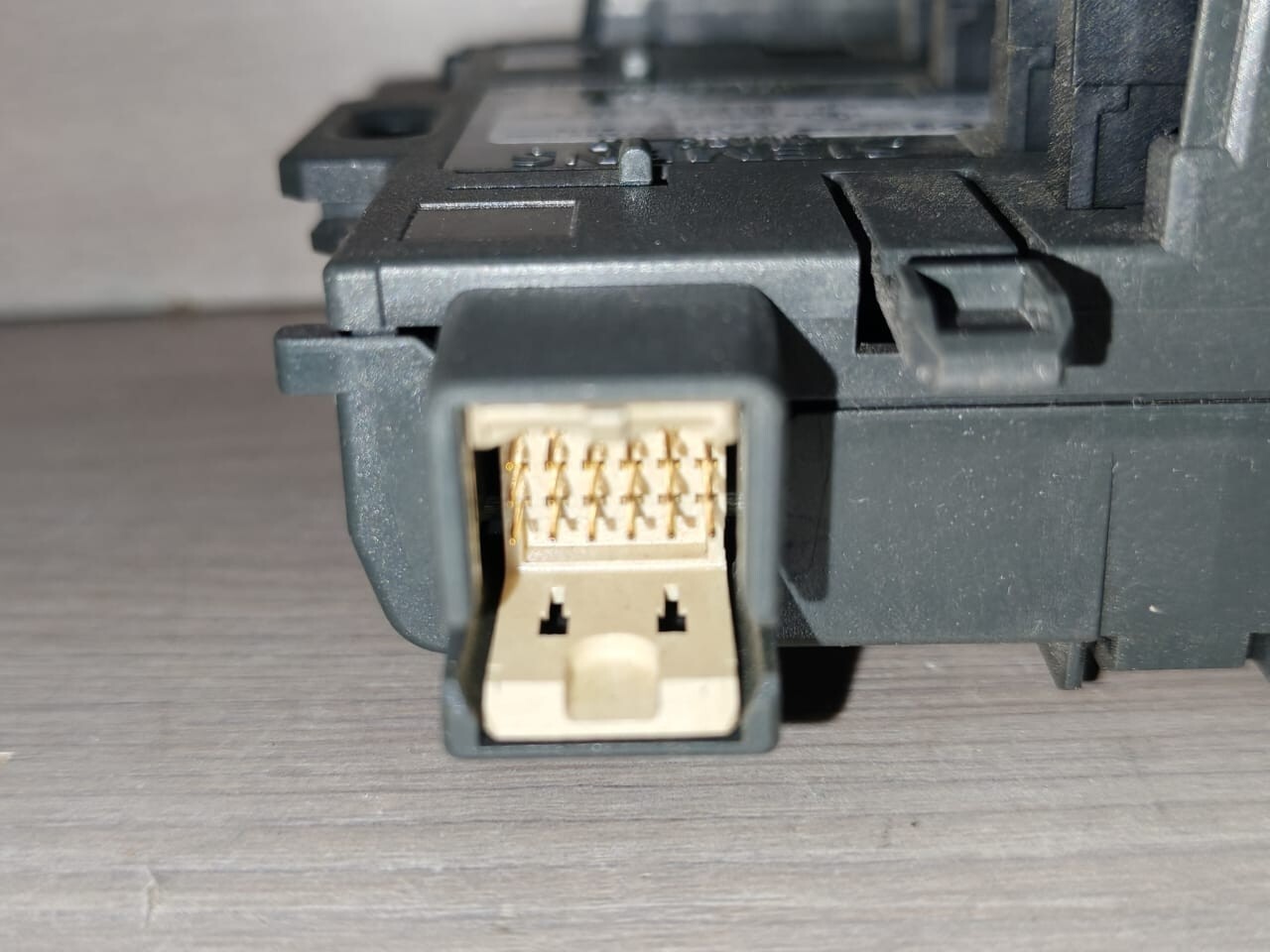 Siemens 195-7HB00-0XA0 SIEMENS 6ES7 195-7HB00-0XA0 SIMATIC S7 BUS MODULE 4