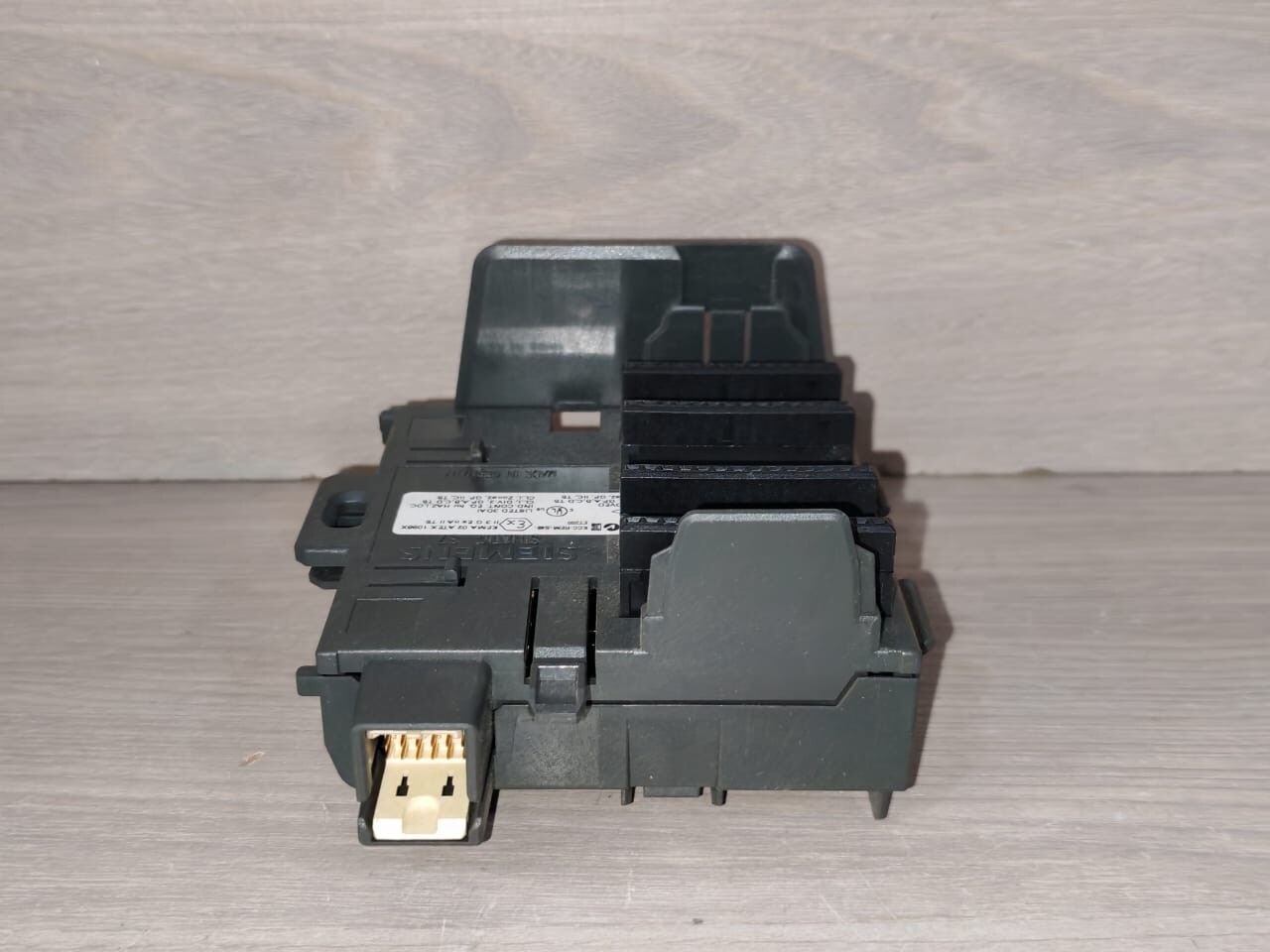 Siemens 195-7HB00-0XA0 SIEMENS 6ES7 195-7HB00-0XA0 SIMATIC S7 BUS MODULE 5