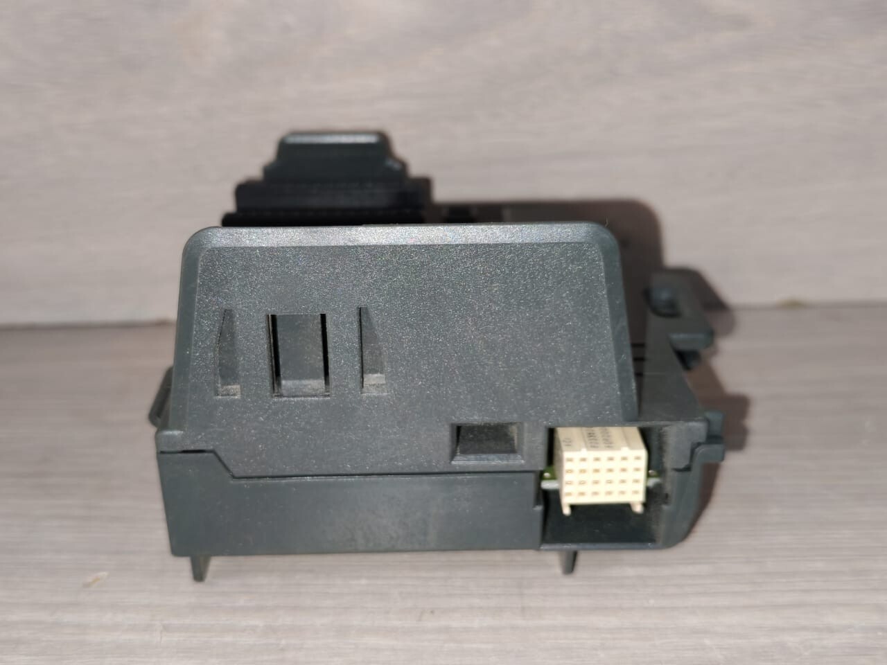 Siemens 195-7HB00-0XA0 SIEMENS 6ES7 195-7HB00-0XA0 SIMATIC S7 BUS MODULE 6