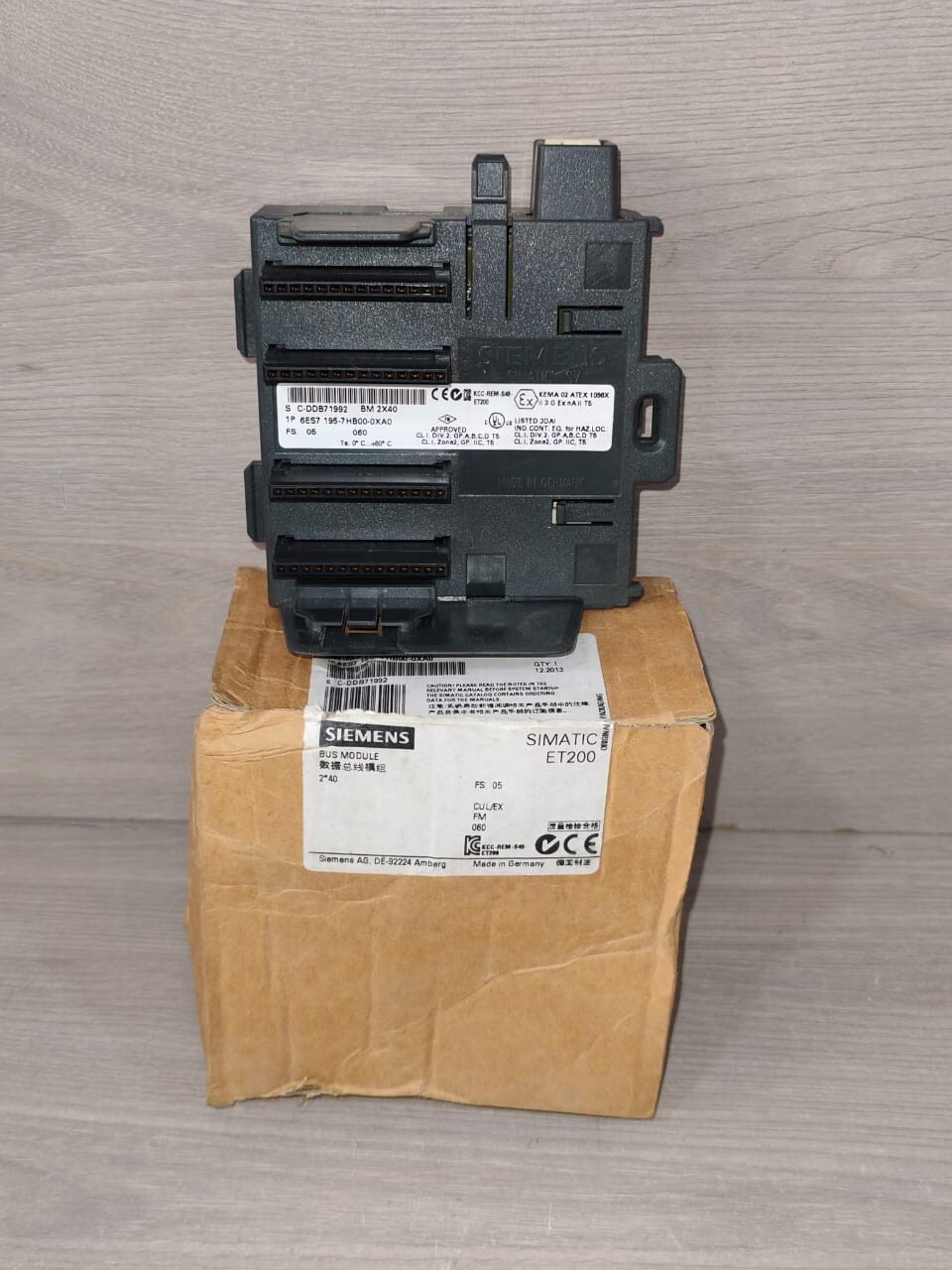 SIEMENS 6ES7 195-7HB00-0XA0 SIMATIC S7 BUS MODULE