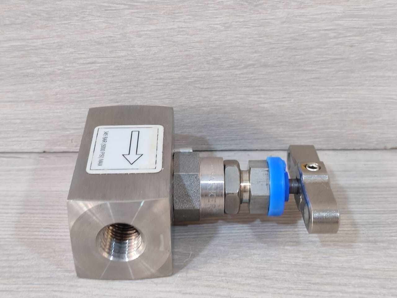 Parker HNVM4FF PARKER HNVM4FF BS NEEDLE VALVE -MONEL 5