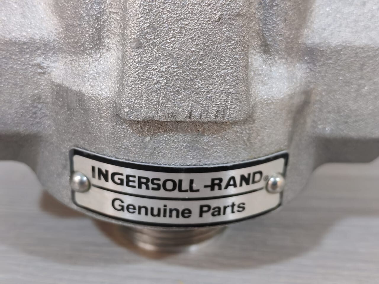 Ingersoll Rand 39911615 INGERSOLL-RAND GENUINE PARTS 39911615 COMPRESSOR FILTER WITH VALVE 9