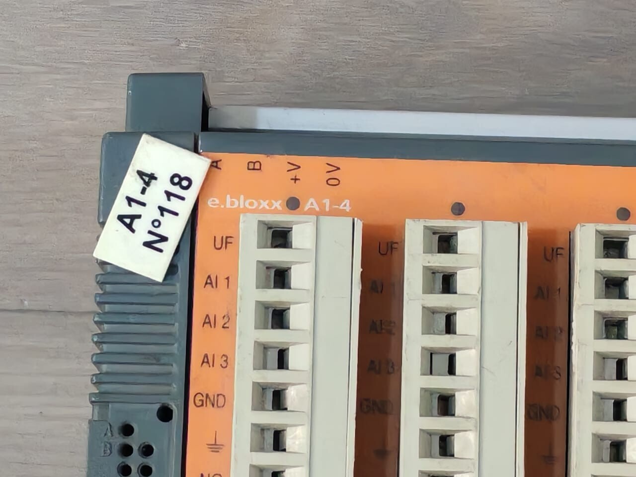 GANTNER INSTRUMENTS E.BLOXX A1-4 GANTNER INSTRUMENTS E.BLOXX A1-4 ANALOG PLC 2