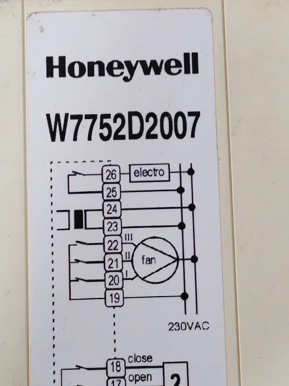 Honeywell W7752D2007 Honeywell W7752D2007 Fan Coil Unit Controller With Reheat Relay 3