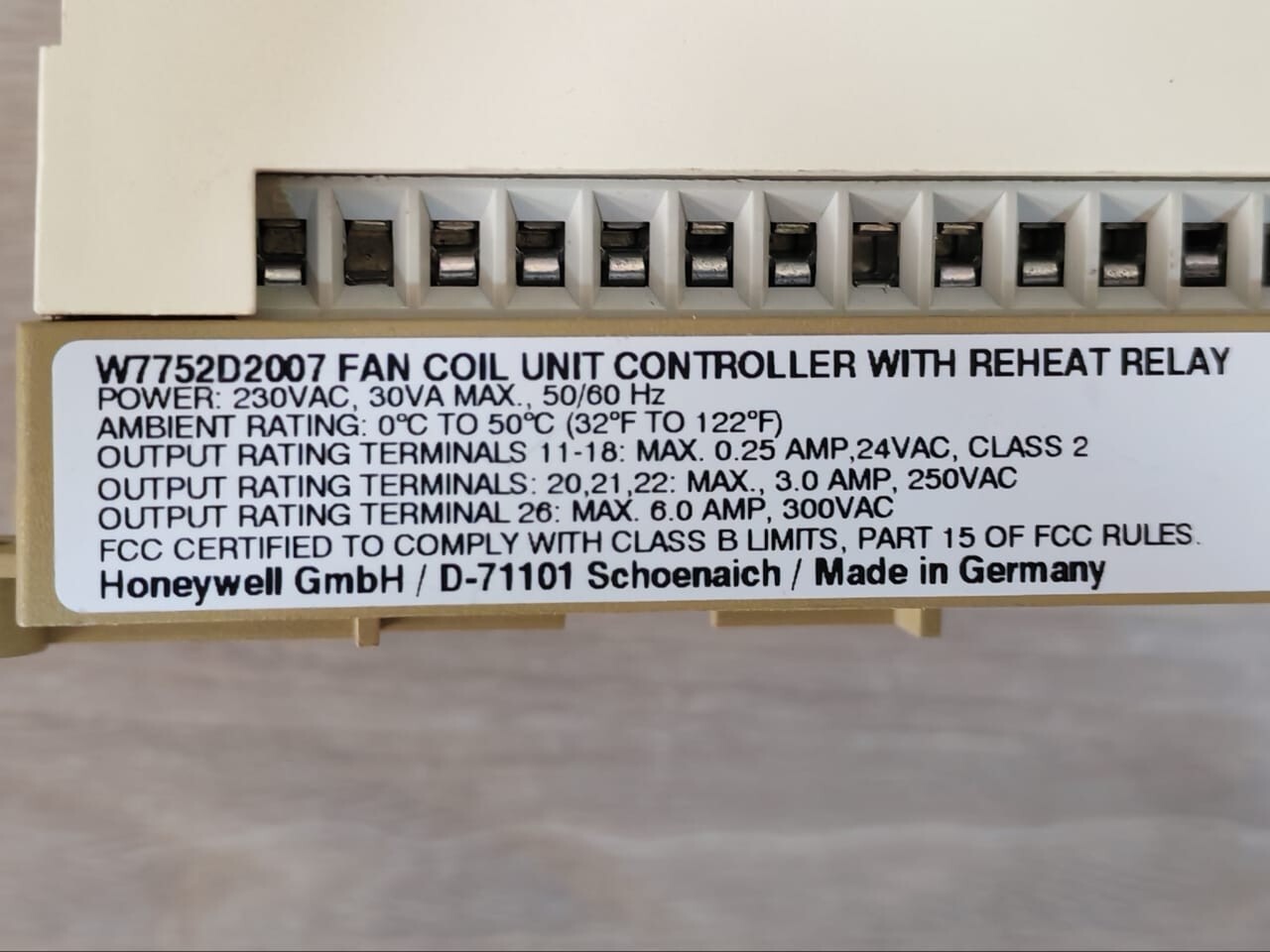 Honeywell W7752D2007 Honeywell W7752D2007 Fan Coil Unit Controller With Reheat Relay 5