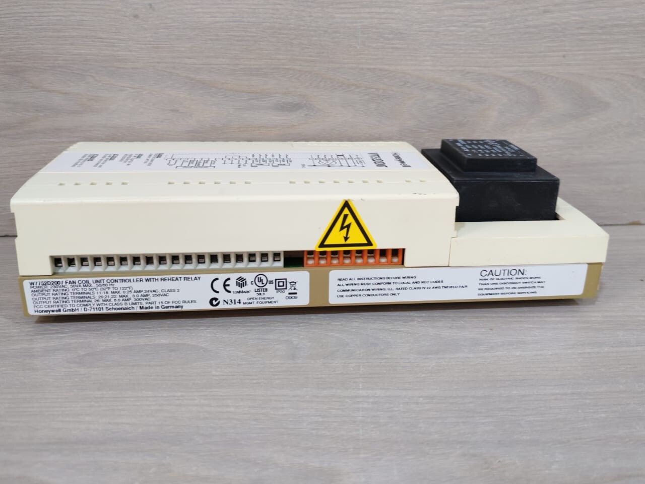 Honeywell W7752D2007 Honeywell W7752D2007 Fan Coil Unit Controller With Reheat Relay 6