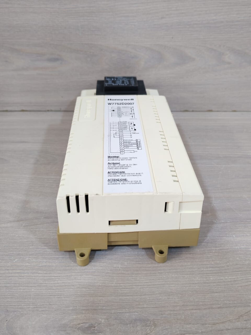Honeywell W7752D2007 Honeywell W7752D2007 Fan Coil Unit Controller With Reheat Relay 8