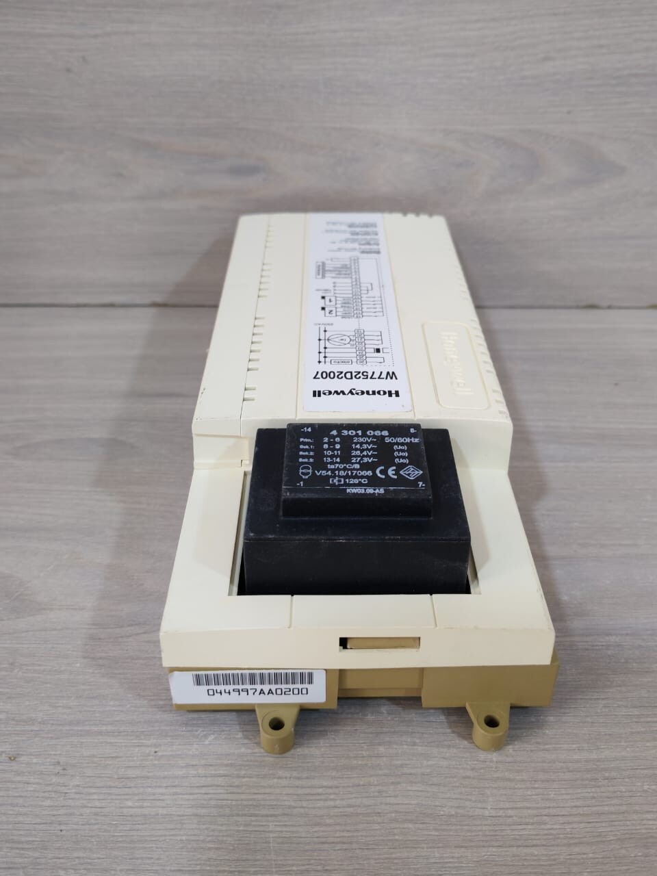 Honeywell W7752D2007 Honeywell W7752D2007 Fan Coil Unit Controller With Reheat Relay 9