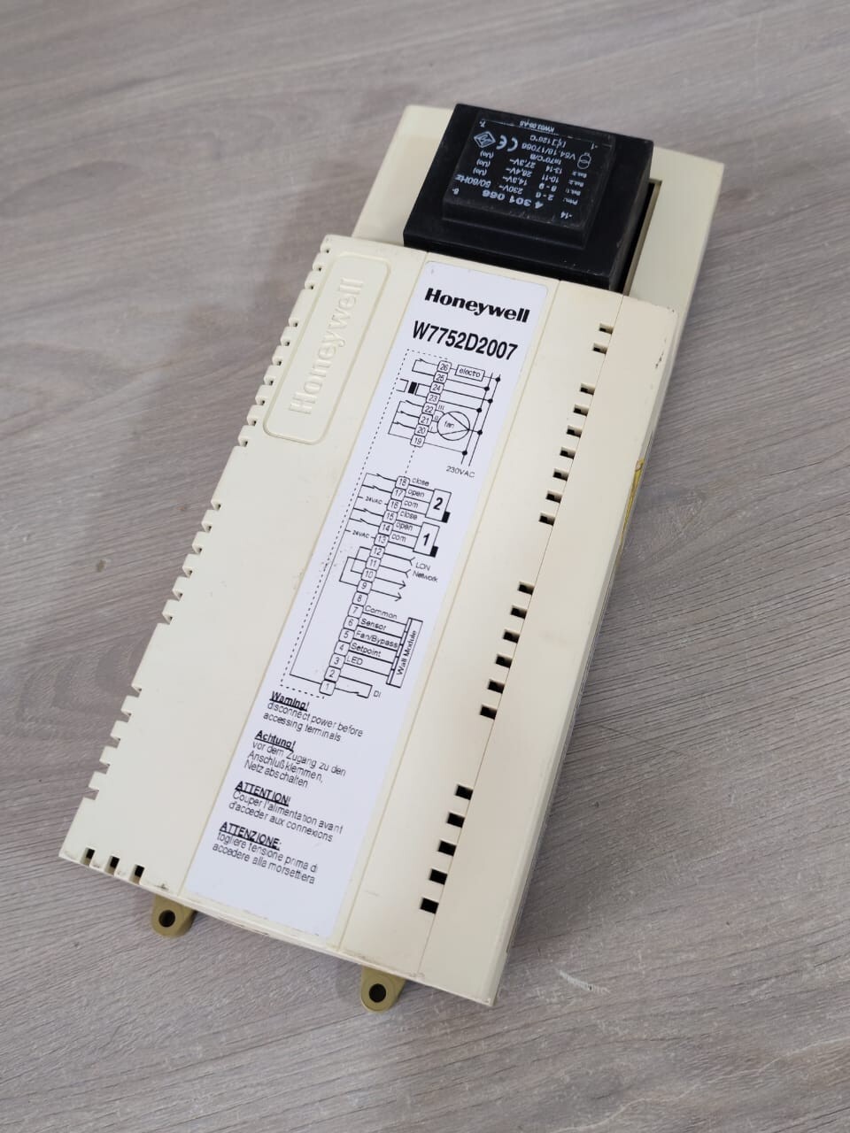 Honeywell W7752D2007 Honeywell W7752D2007 Fan Coil Unit Controller With Reheat Relay 10