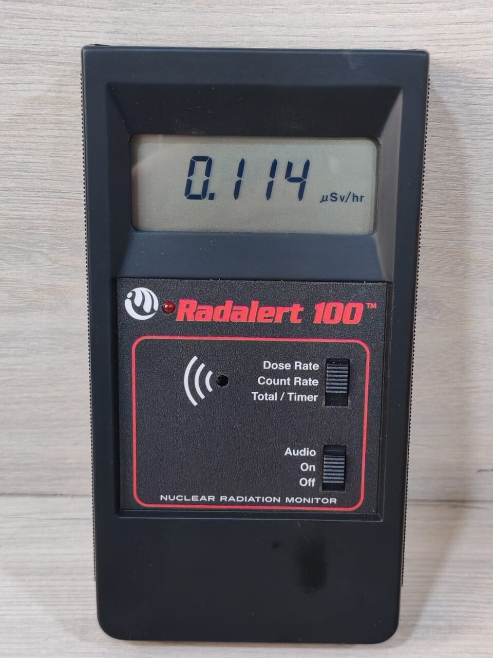 INTERNATIONAL MEDCOM RADALERT 100 R100X NUCLEAR RADIATION MONITOR