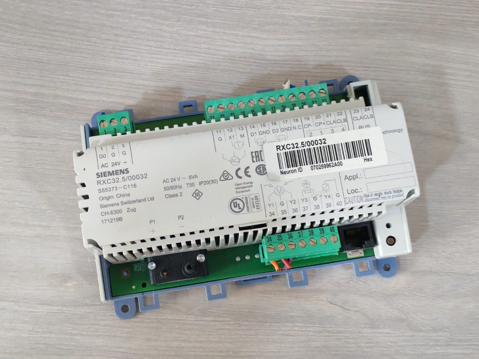Siemens RXC32.5/00032 SIEMENS RXC32.5/00032 24V-6VA 50/60Hz ROOM CONTROLLER 4