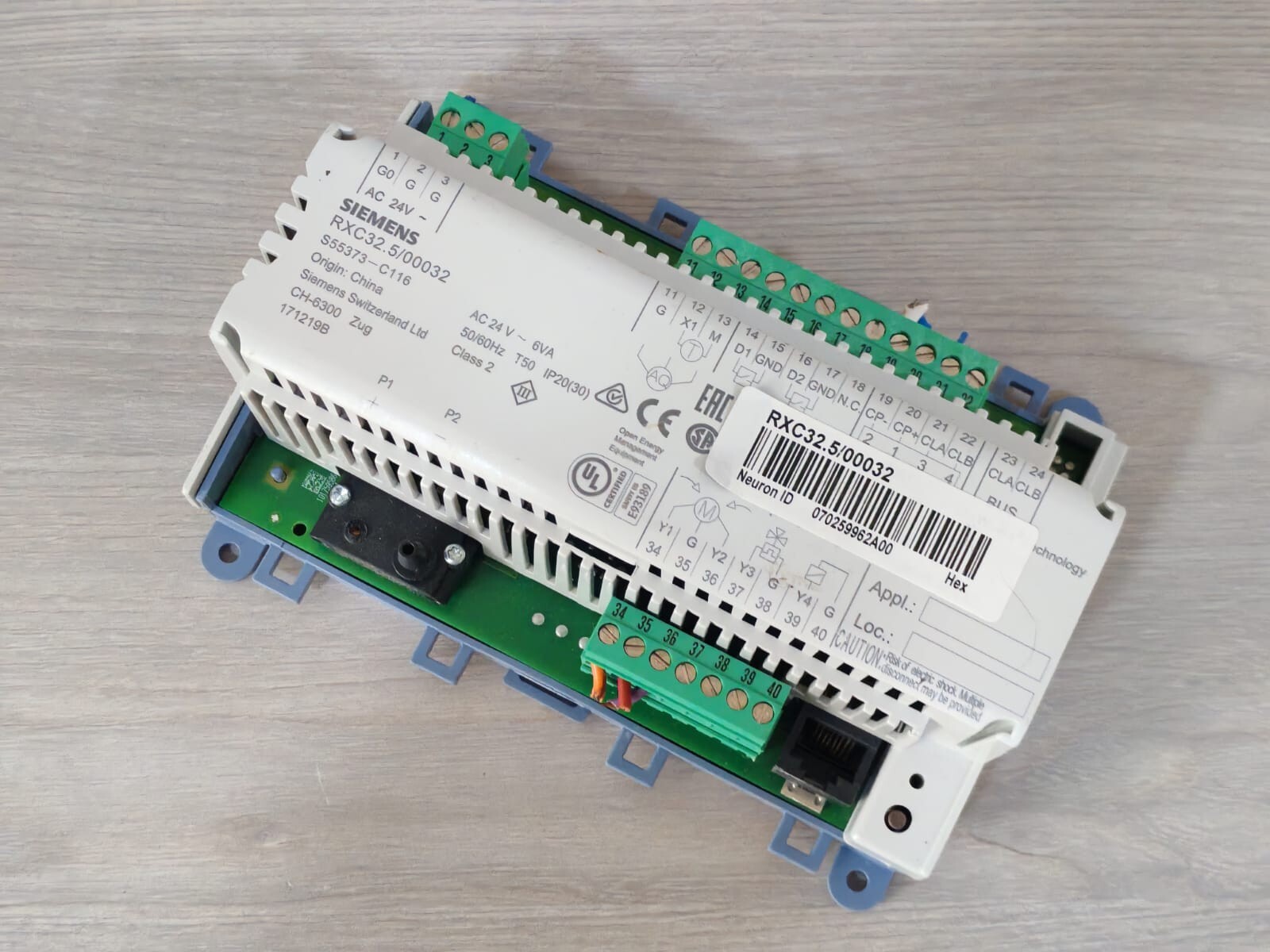 Siemens RXC32.5/00032 SIEMENS RXC32.5/00032 24V-6VA 50/60Hz ROOM CONTROLLER 5