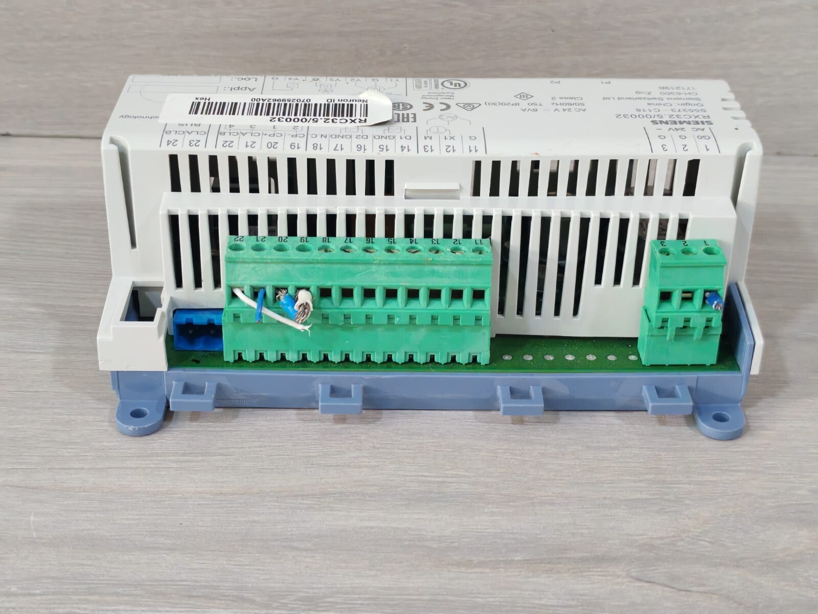 Siemens RXC32.5/00032 SIEMENS RXC32.5/00032 24V-6VA 50/60Hz ROOM CONTROLLER 7