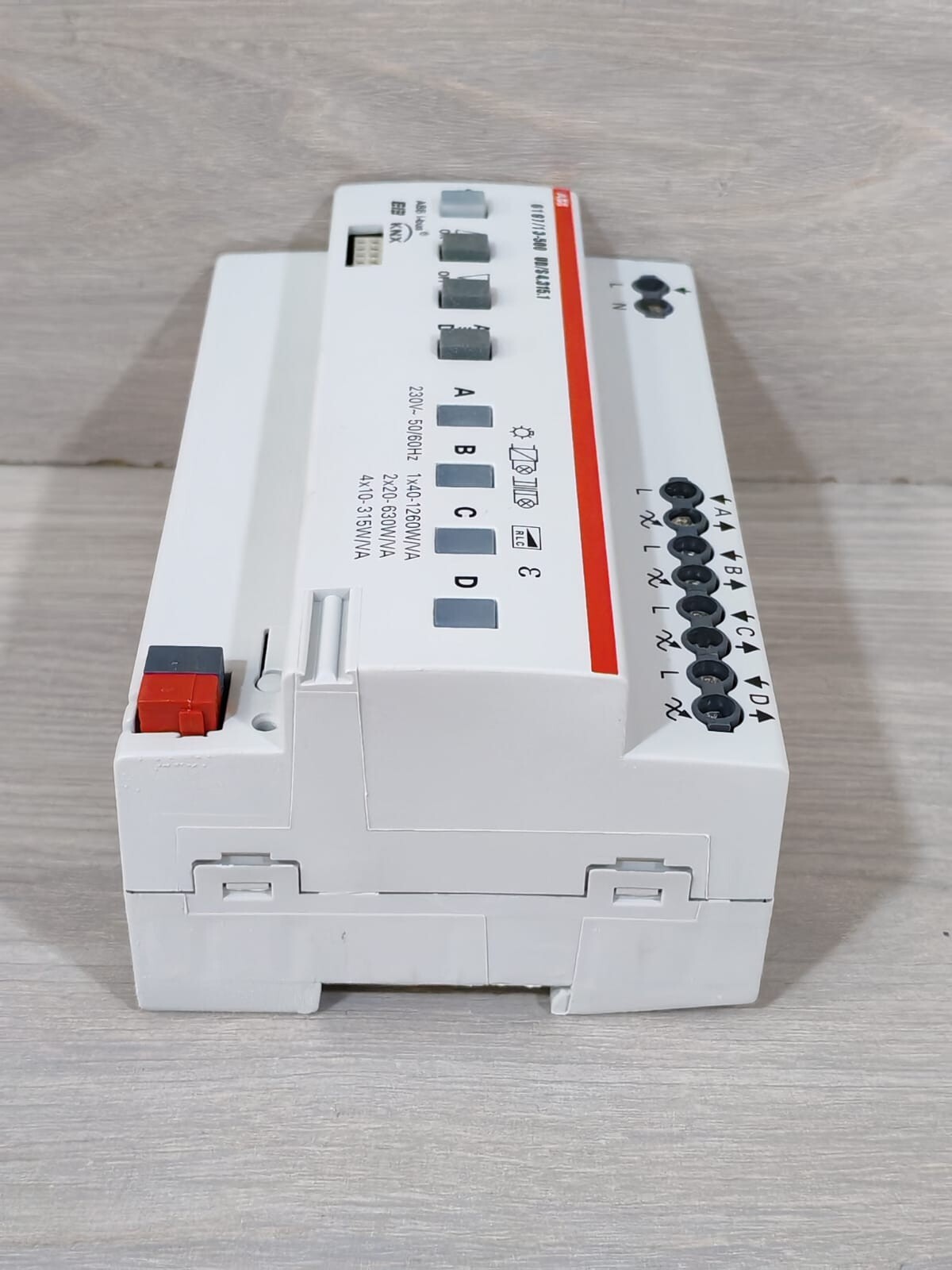 ABB 6197/13-500 ABB 6197/13-500 Universal Dimmaktor KNX UD/S 4.315.1 Dimmer Actuator 8