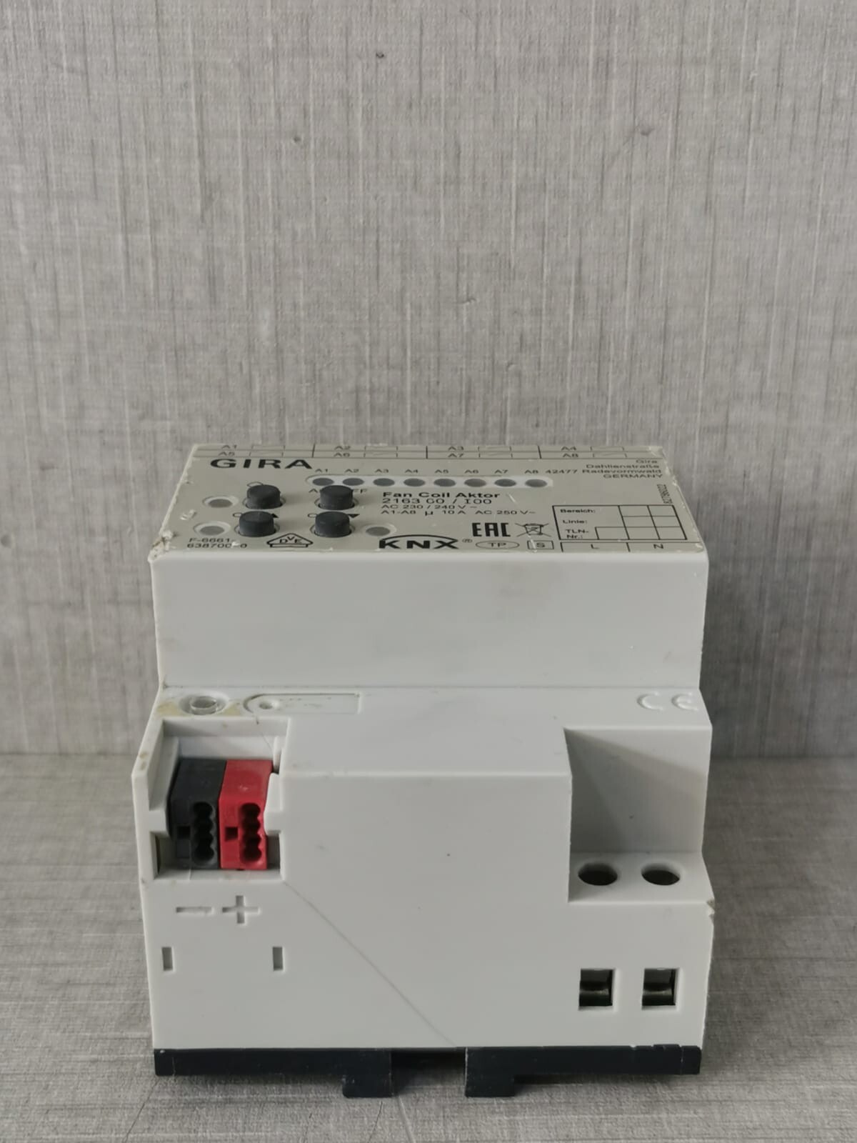 GIRA 2163 00 / I00 GIRA 2163 00 / I00 Fan Coil Actuator 4