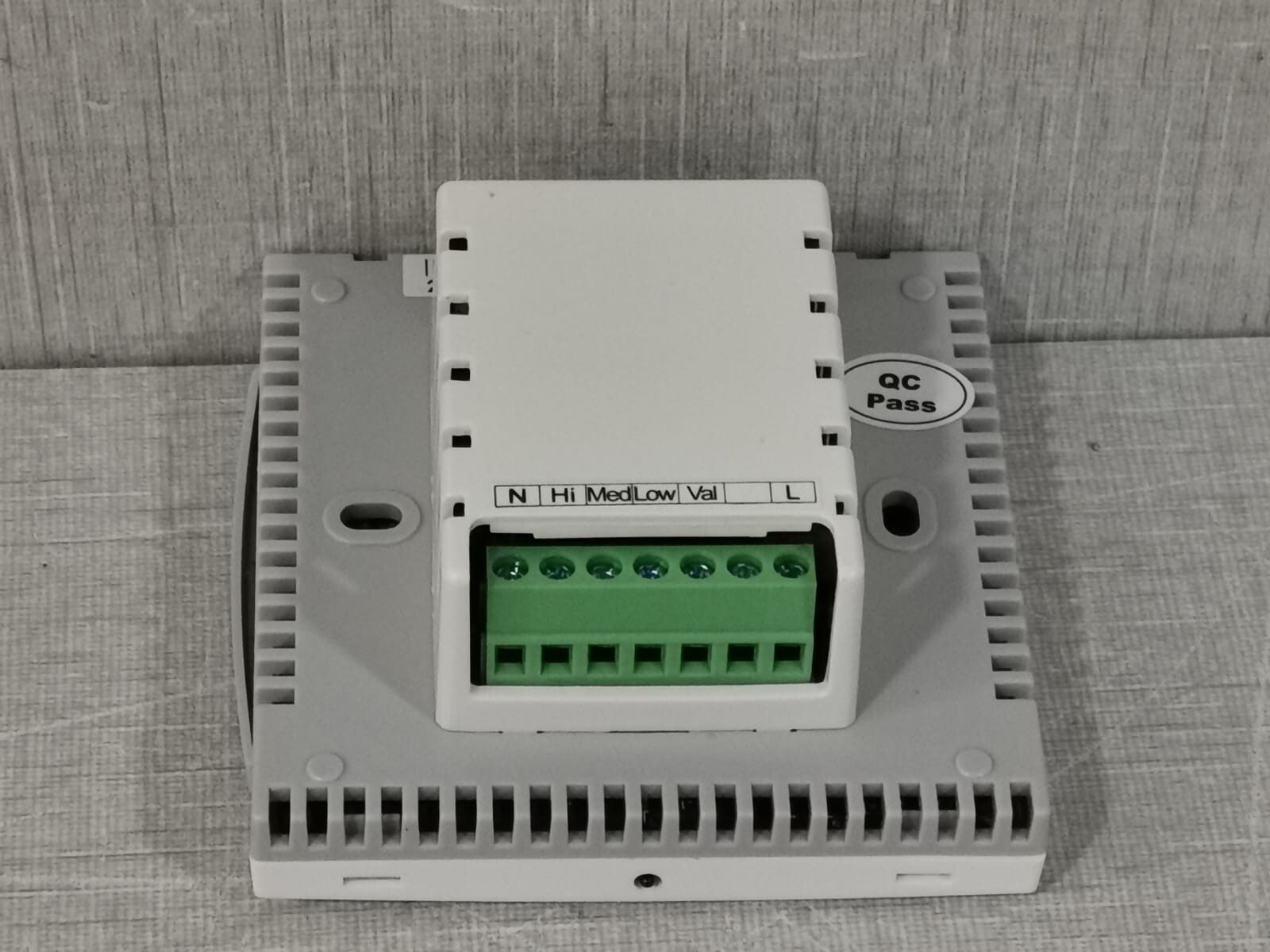 Schneider Electric TC303-3A2L SCHNEIDER ELECTRIC TC303-3A2L DIGITAL FAN COIL THERMOSTAT TC300 SERIES 7