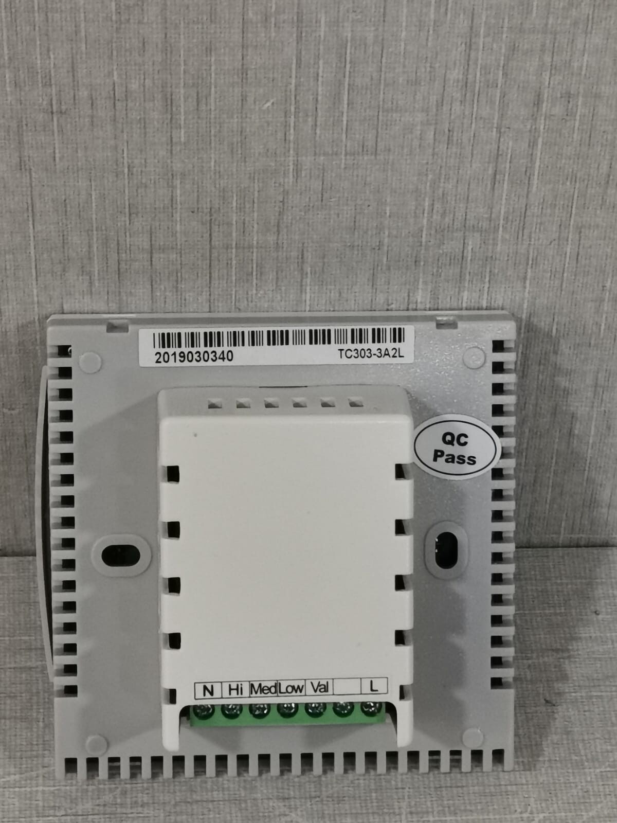 Schneider Electric TC303-3A2L SCHNEIDER ELECTRIC TC303-3A2L DIGITAL FAN COIL THERMOSTAT TC300 SERIES 8