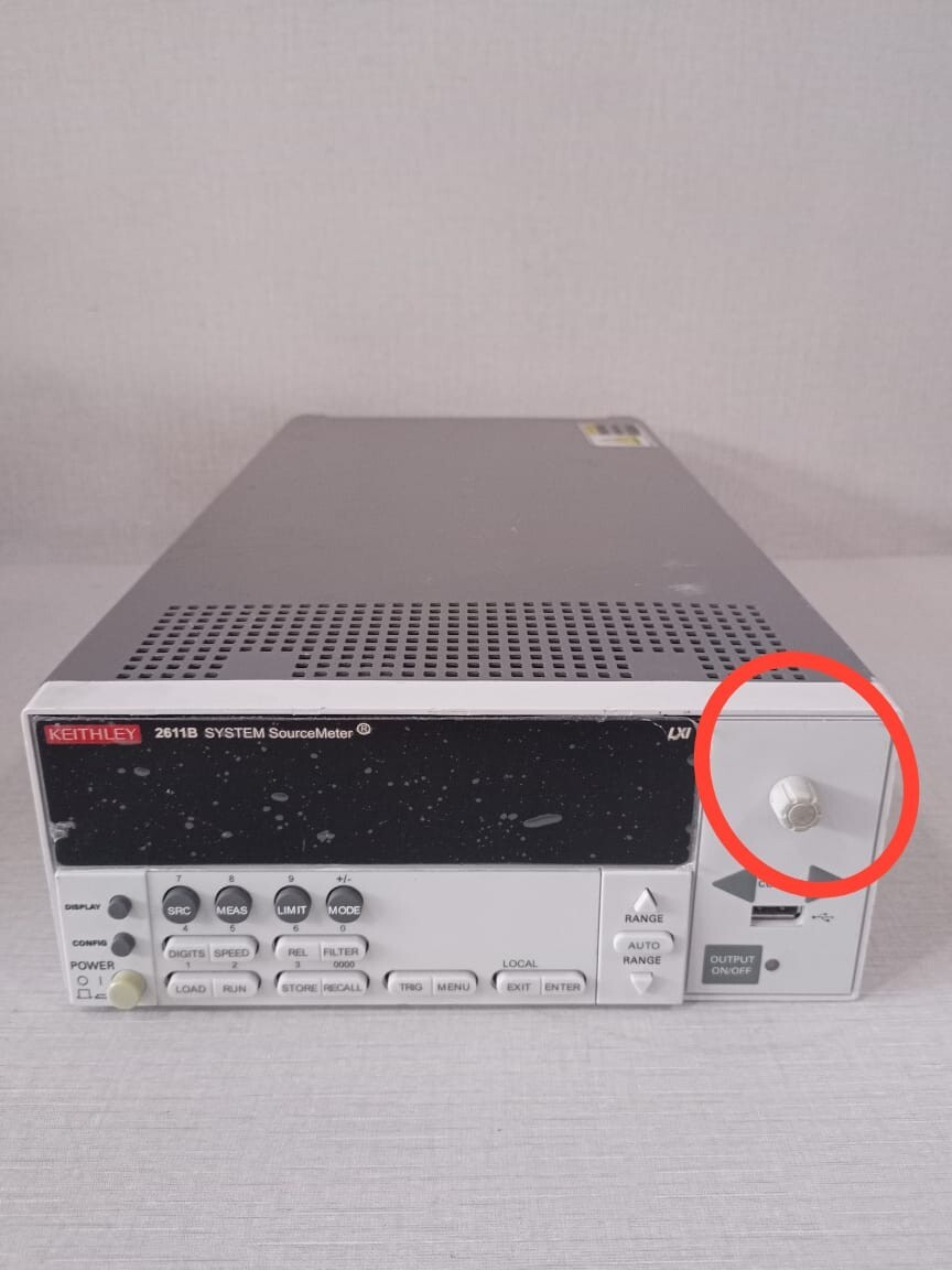 Keithley 2611B Keithley 2611B SYSTEM SOURCE METER - Missing Stand & Button 4