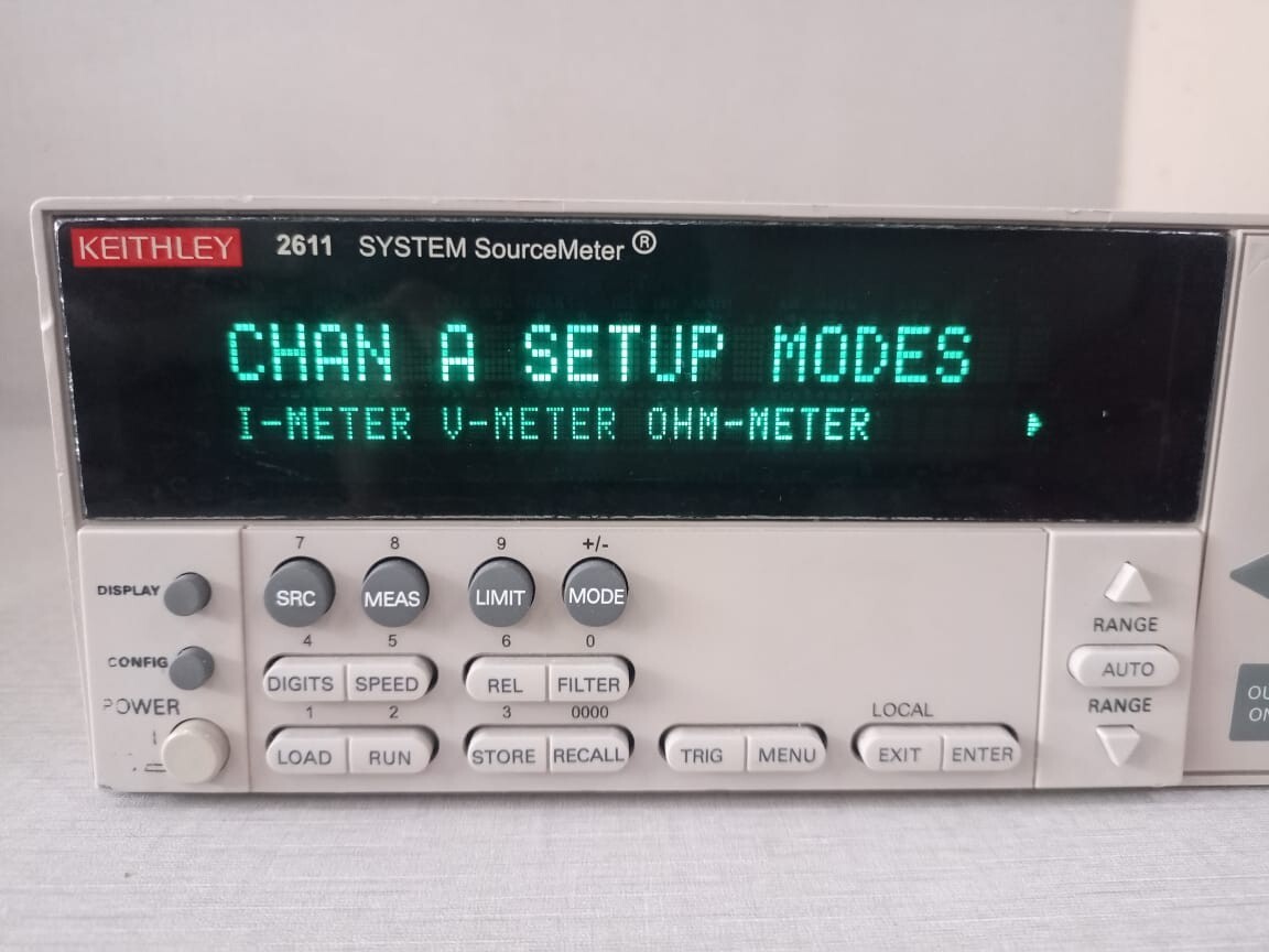 Keithley 2611 Keithley 2611 SYSTEM SOURCE METER - Missing Stand & Button 3