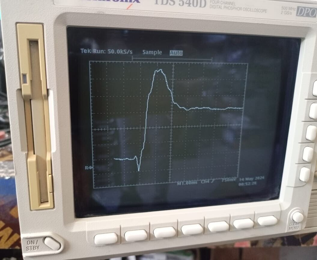 Tektronix TDS 540D TEKTRONIX TDS 540D 4 CHANNEL DIGITAL PHOSPHOR OSCILLOSCOPE 500MHz 2GS/S 7