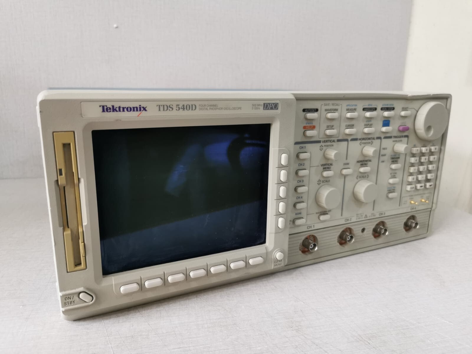 Tektronix TDS 540D TEKTRONIX TDS 540D 4 CHANNEL DIGITAL PHOSPHOR OSCILLOSCOPE 500MHz 2GS/S 10