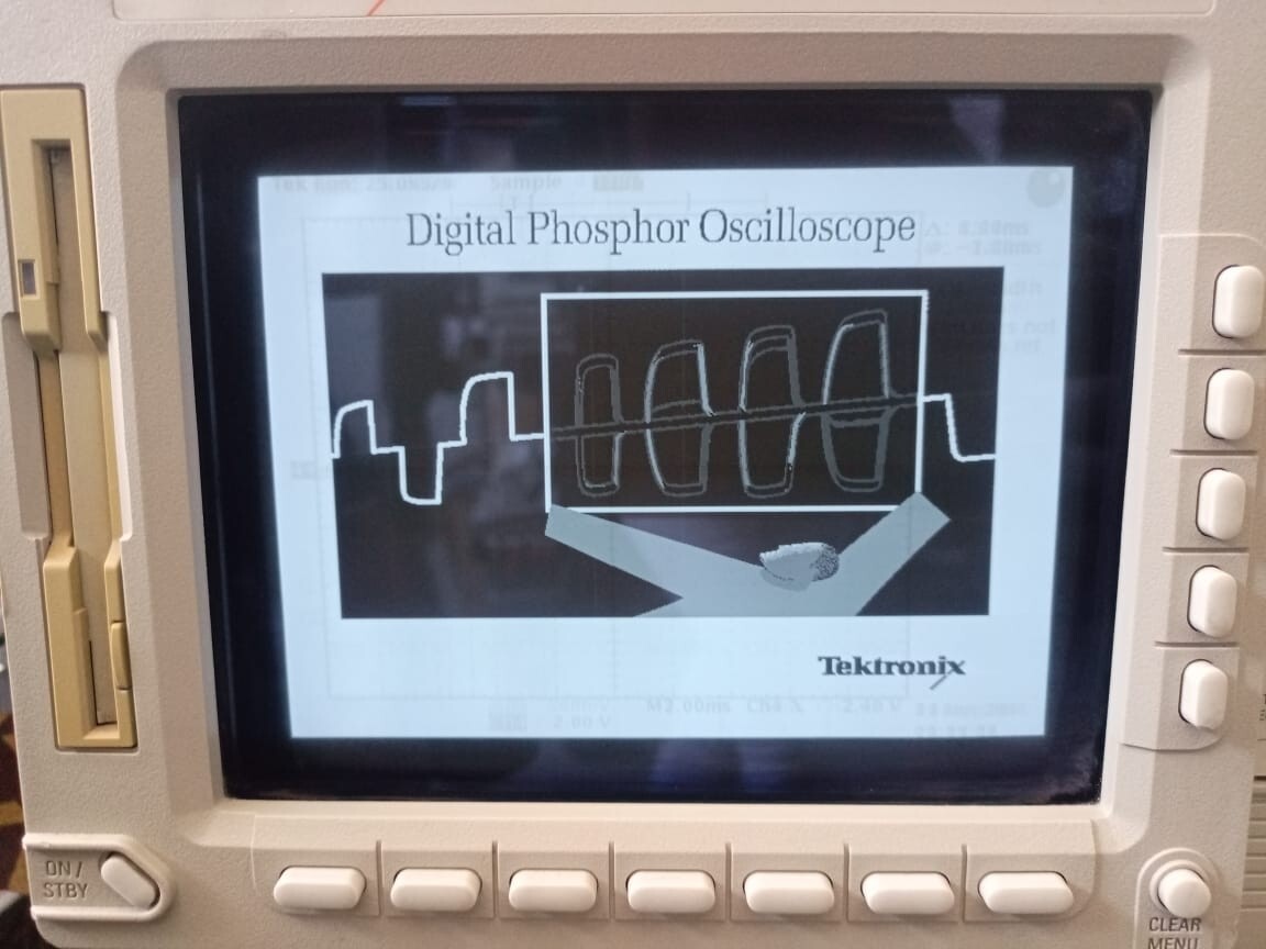 TEKTRONIX TDS 540D 4 CHANNEL DIGITAL PHOSPHOR OSCILLOSCOPE 500MHz 2GS/S