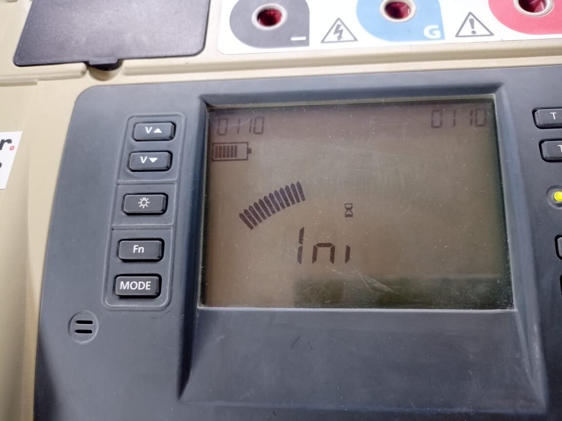 Megger S1-1054/2 Megger S1-1054/2 Insulation Resistance Tester -without accessories 2