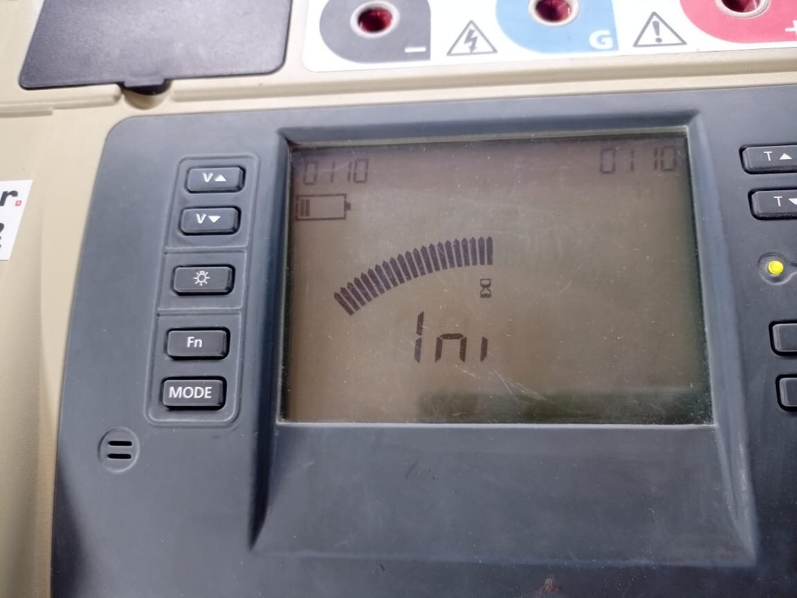 Megger S1-1054/2 Megger S1-1054/2 Insulation Resistance Tester -without accessories 3