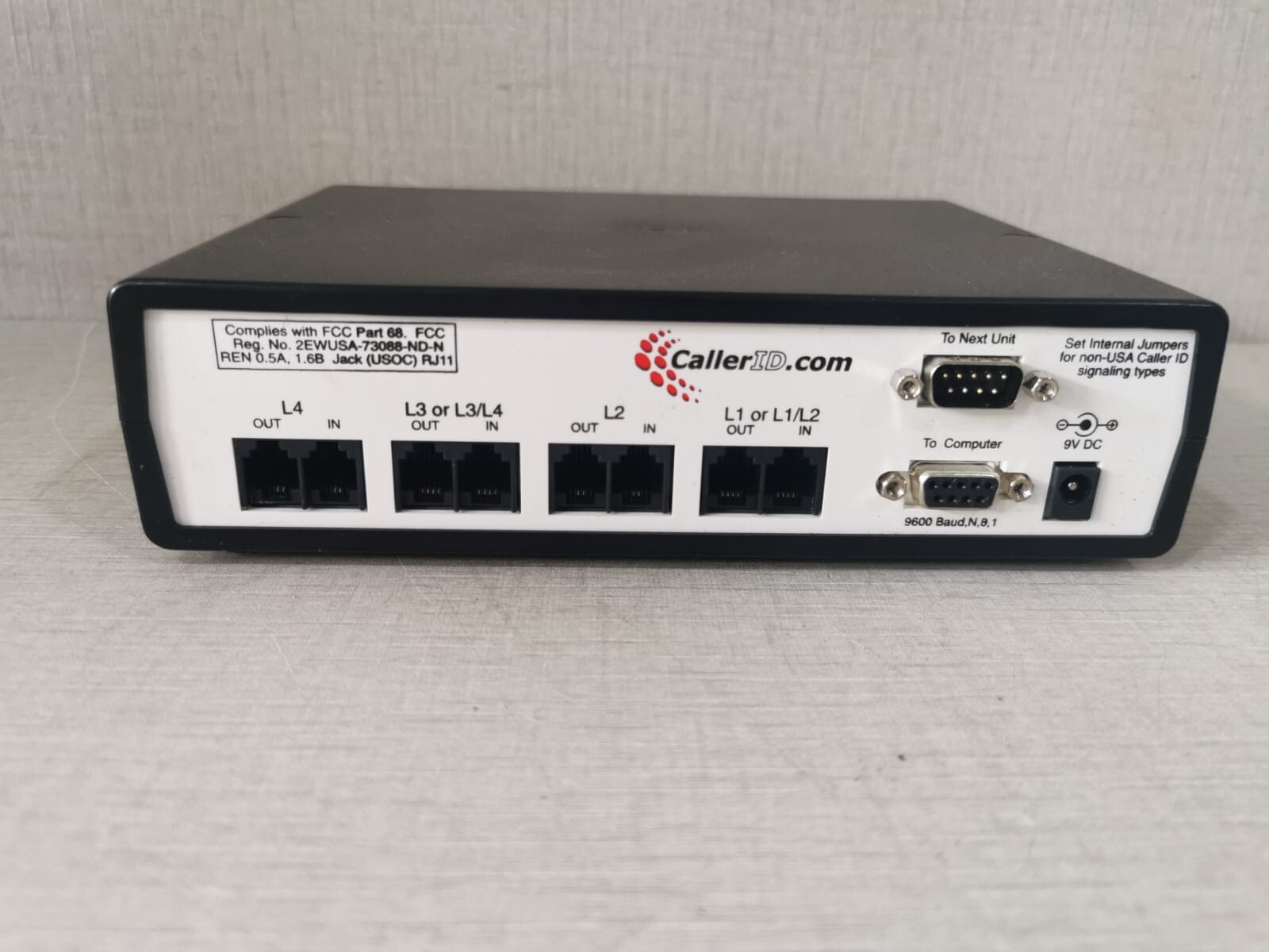 FCC PART-68 WHOZZ CALLING?4 CALLER ID/CALL ACCOUNTING UNIT COMPLIES W/ FCC PART 68.FCC 6