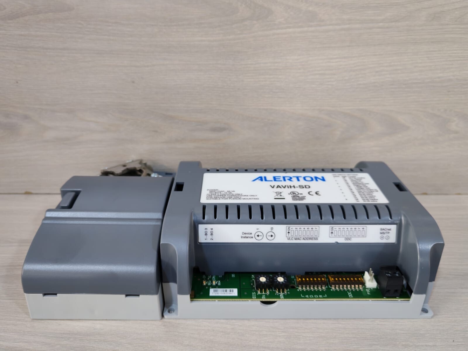 Alerton 50027209-001 ALERTON VaVIH-SD VAV CONTROLLER WITH ACTUATOR 50027209-001 REV. G 9