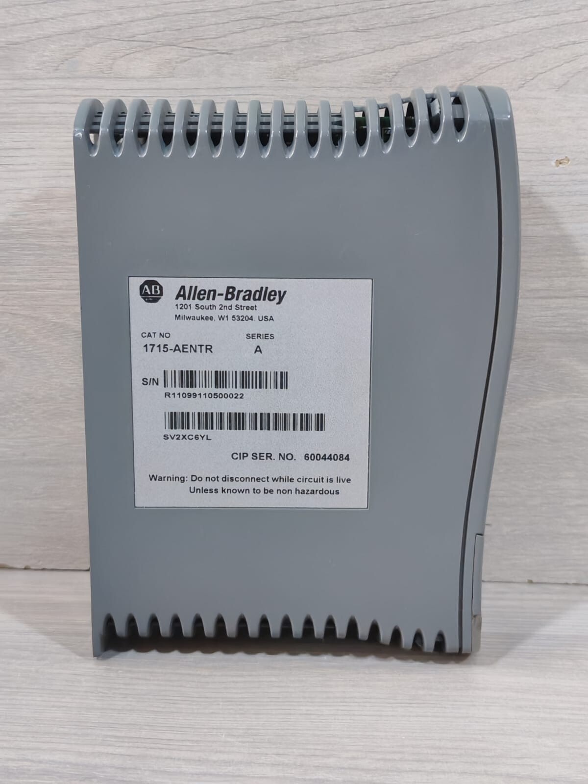 Allen-Bradley PN-75437 VER 00 F/W 1.001 ALLEN BRADLEY 1715-AENTR A PN-75437 VER 00 F/W 1.001 ETHERNET ADAPTER MODULE 9