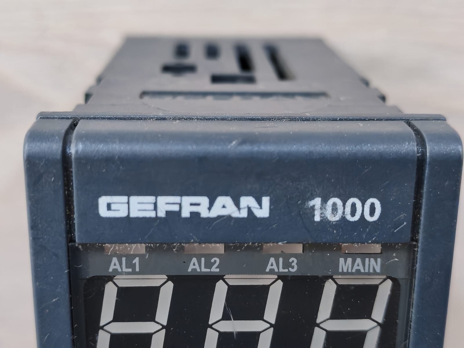 GEFRAN 1000-R0-1R-0-0 GEFRAN 1000-R0-1R-0-0 VER.13.0 11.27VAC/DC 50/60Hz 9VA TEMP.CONTROLLER 2